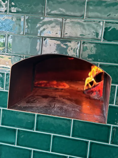 Wood-fired pizza oven