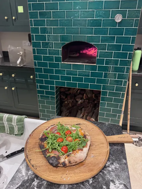 Kitchen pizza oven
