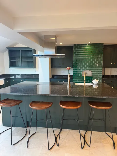 Kitchen and breakfast bar